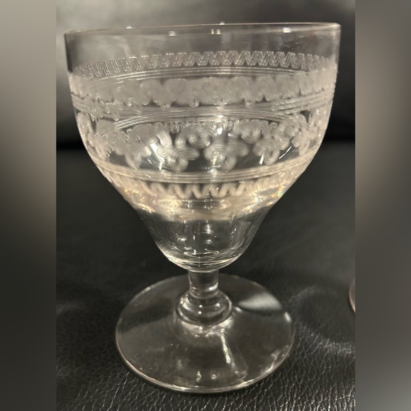 A Pair Of Glass Needle Etched Small Cordial Sherry Glasses Elegant - Picture 3 of 8